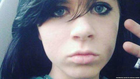 Jovencita de 12 años transmitió su suicidio y el video continúa en la red