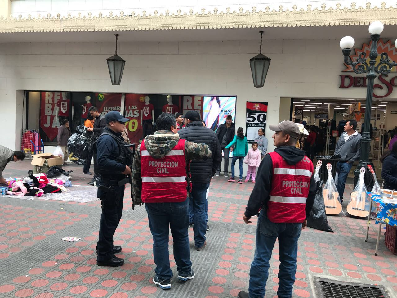 Vuelven a retirar a ambulantes del primer cuadro de la ciudad 