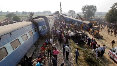 Se descarrilla tren en la India, reportan al menos 23 muertos