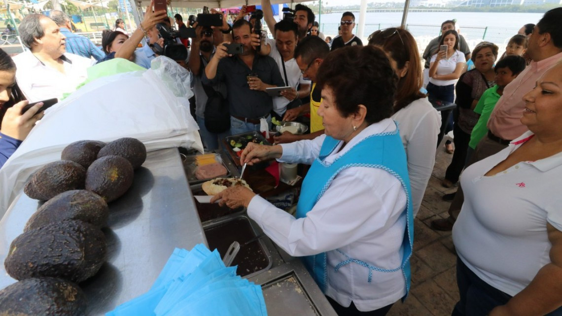 Todo un éxito primer día del "Festival de las Tortas" en Tampico
