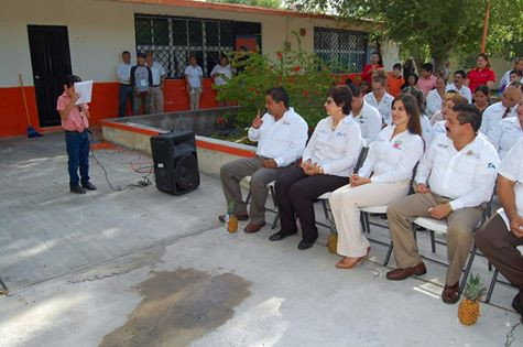 Dan banderazo para construcción de techumbre