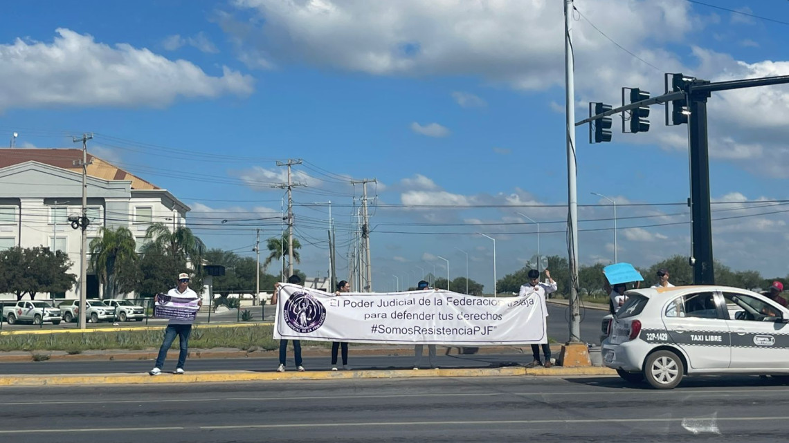 Trabajadores del PJF protestan  bloqueando de manera intermitente el Bulevar Hidalgo