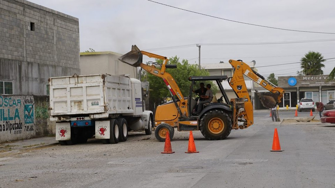 Ayuntamiento realiza labores de bacheo