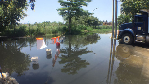 Amenazan con bloqueo si no arreglan fuga de aguas negras