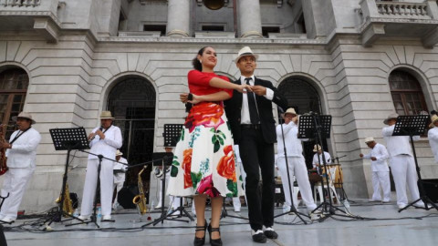 Con gran éxito se presenta la "Danzonera la Playa de Veracruz" en Tampico