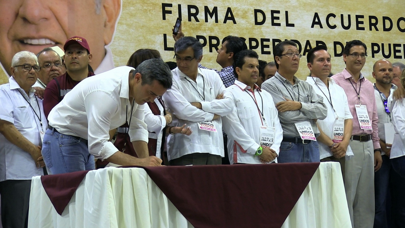 Firma JR Acuerdo para transformación nacional con Morena