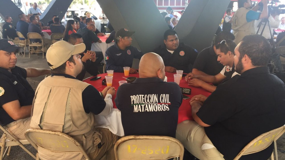 Chuchín convive con bomberos de Matamoros