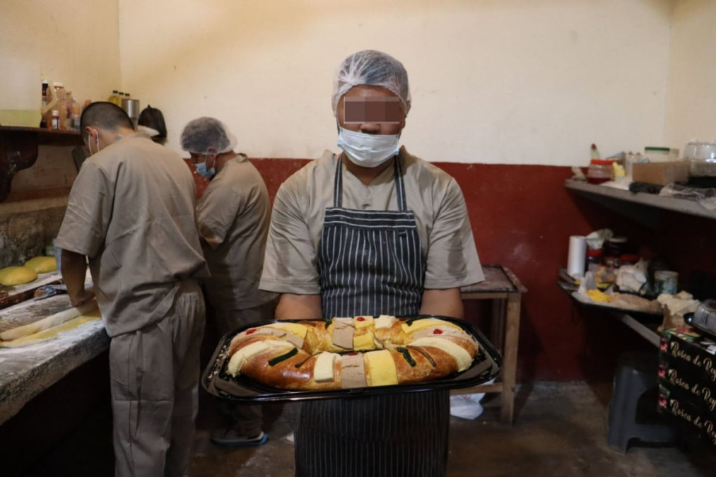 CEDES Victoria invita a la población a adquirir Rosca de Reyes elaborada por PPLs