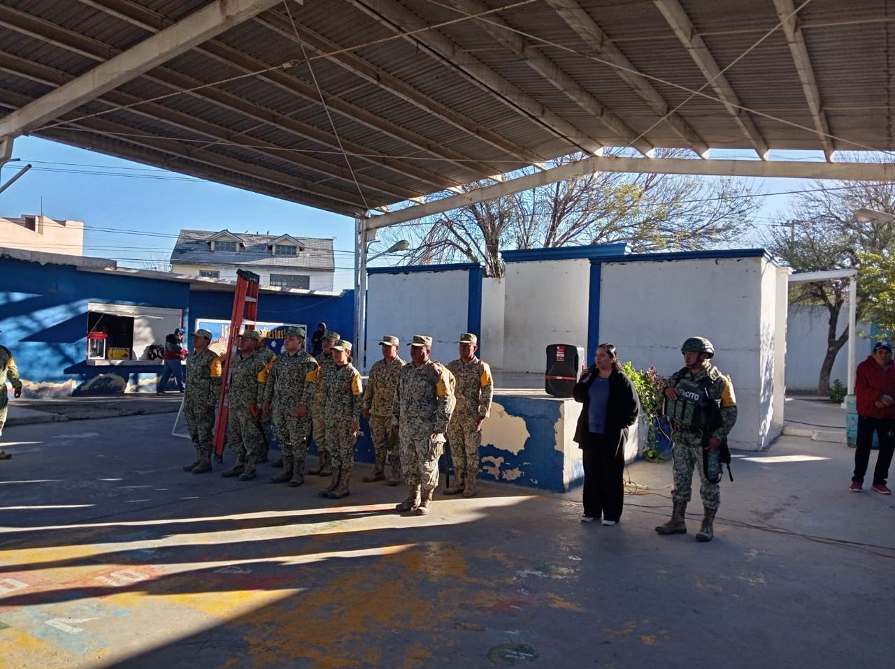 Tienen escuelas nueva imagen con apoyo de militares