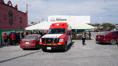 Llevan a mujer de 95 años en ambulancia a cobrar su pensión