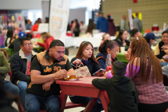 Cientos de neolaredenses celebran la tradicion en el Tamal Fest