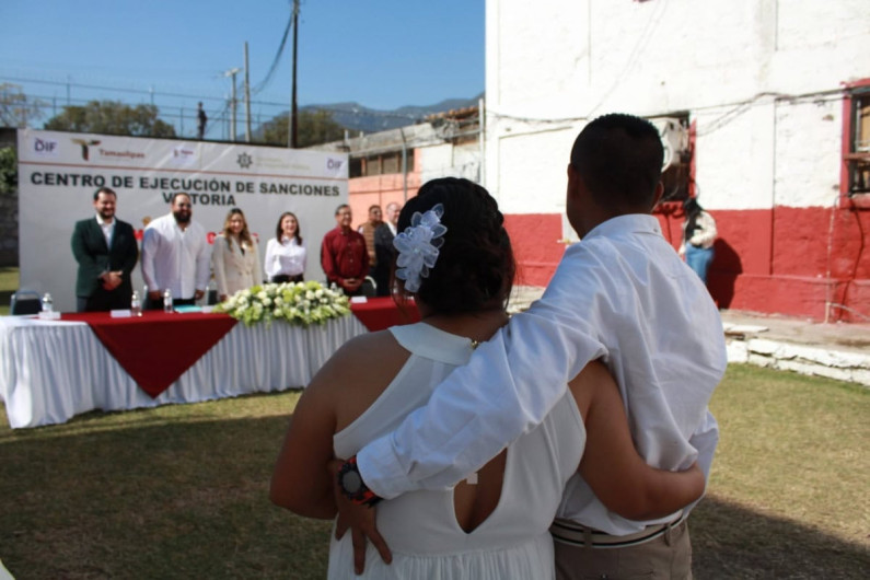 Celebran matrimonios colectivos en CEDES Victoria