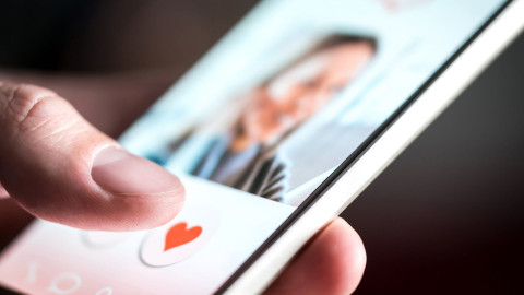 El lado oscuro del “match”: SSPC advierte sextorsión en apps de citas