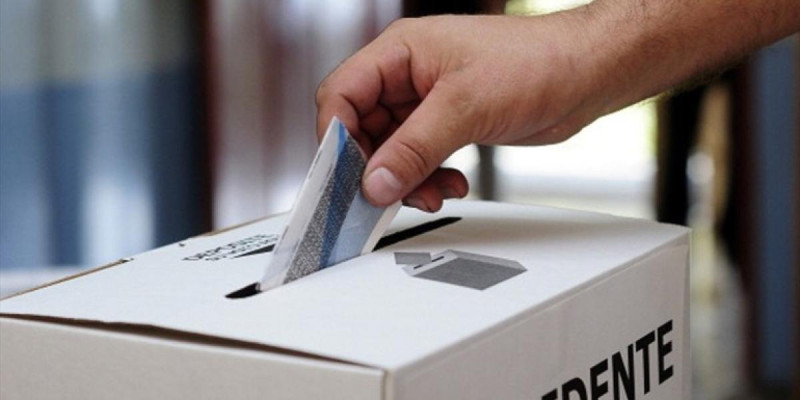 Sheinbaum mantiene reforma electoral y aclara reducción presupuestal