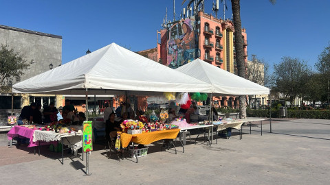 Promueve DIF-Reynosa participación de adultos mayores con venta de manualidades