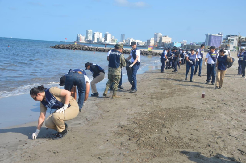 Más de 2,450 elementos atienden presencia de hidrocarburos en costas del Golfo de México