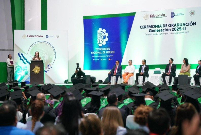 Reitera Carmen Lilia compromiso con la juventud y la educación en graduación del Tec de Nuevo Laredo