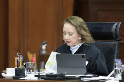Ministra Yasmín Esquivel se pronuncia contra bloqueo de cuentas sin orden judicial