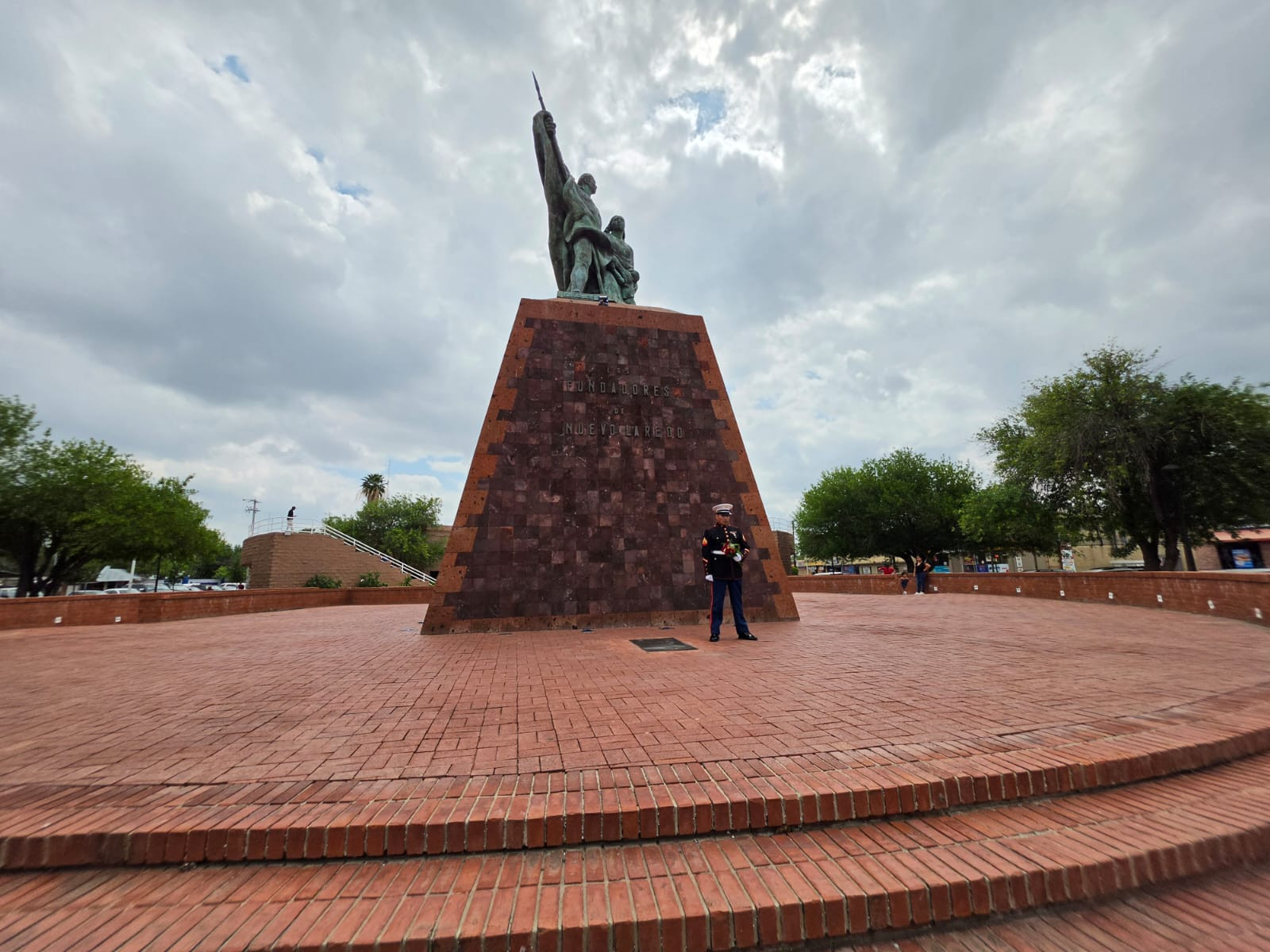 Cumple "Soldado Enamorado" 30 años a la espera de su amada