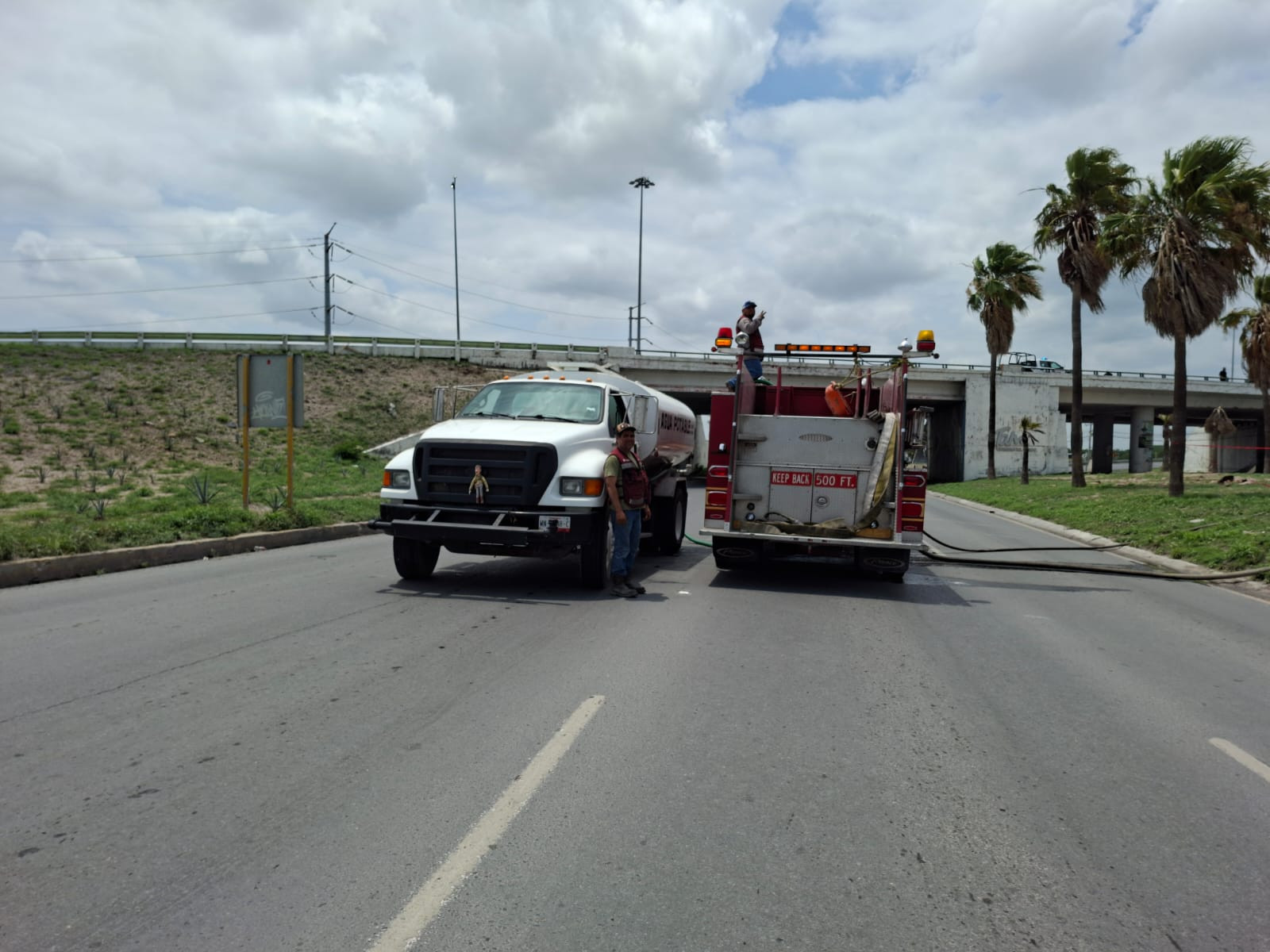Atiende Protección Civil y Bomberos emergencia en boulevard Hidalgo y libramiento Monterrey