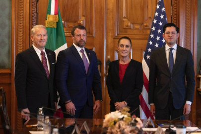 Sheinbaum y secretario de Seguridad de EU acuerdan reforzar colaboración bilateral