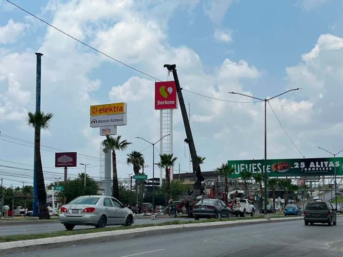 Instalan 12 arbotantes en tramo del bulevar Hidalgo
