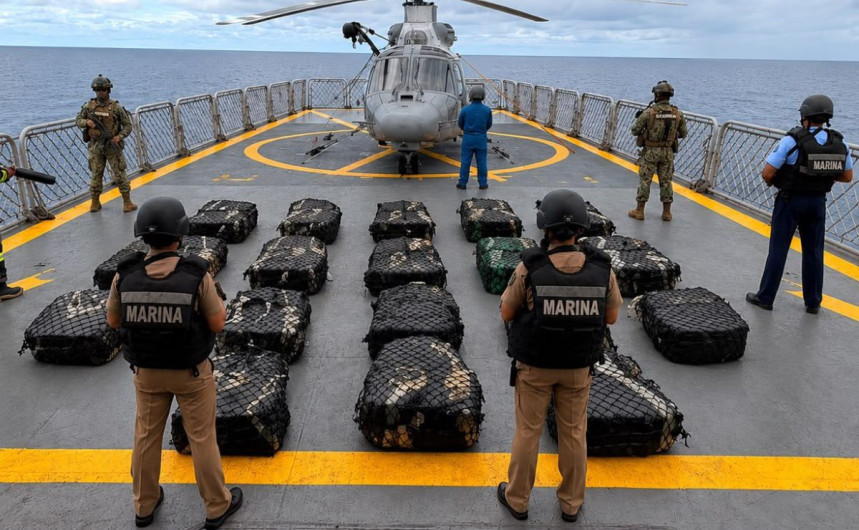 Marina asegura más de 800 kilos de cocaína frente a las costas de Guerrero; hay cinco detenidos