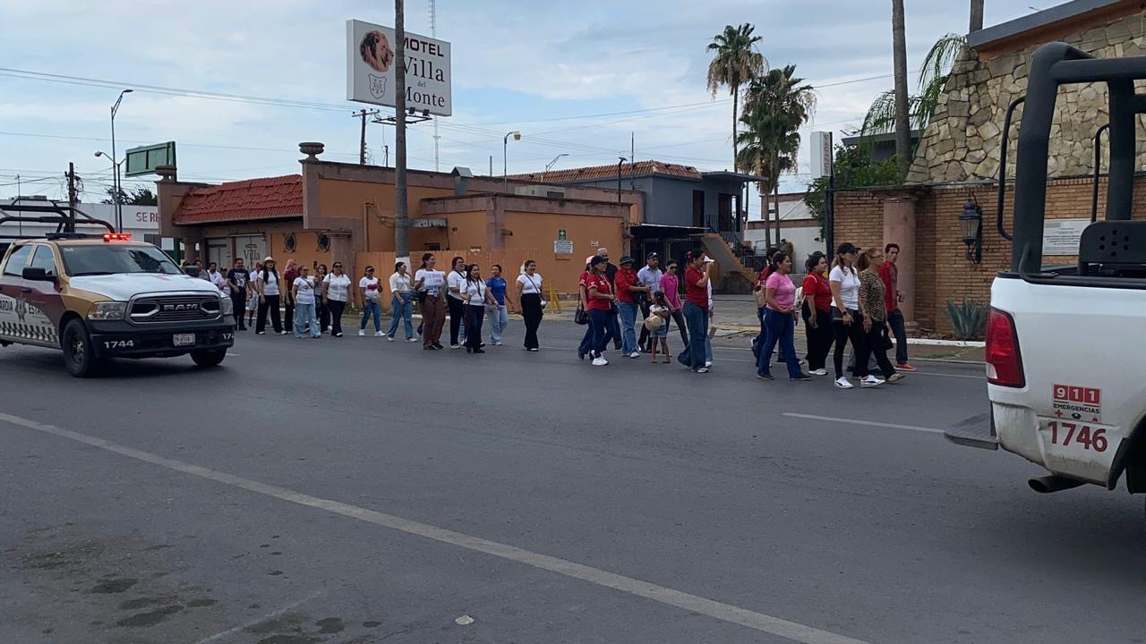 Maestros de Nuevo Laredo se movilizan en apoyo a contingente nacional, contra la Ley del ISSSTE