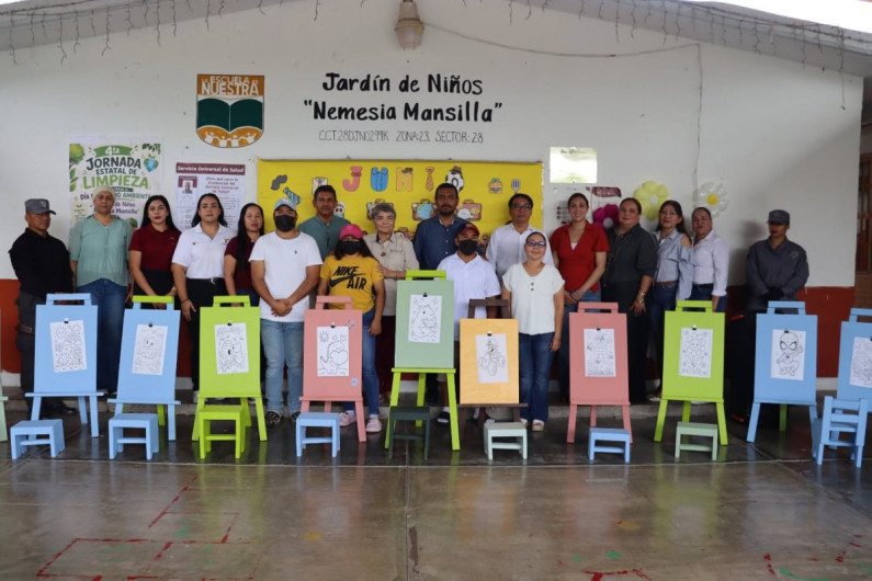 Adolescentes en conflicto con la Ley Penal elaboran y donan mobiliario de creación artística a Jardín de Niños de Güémez