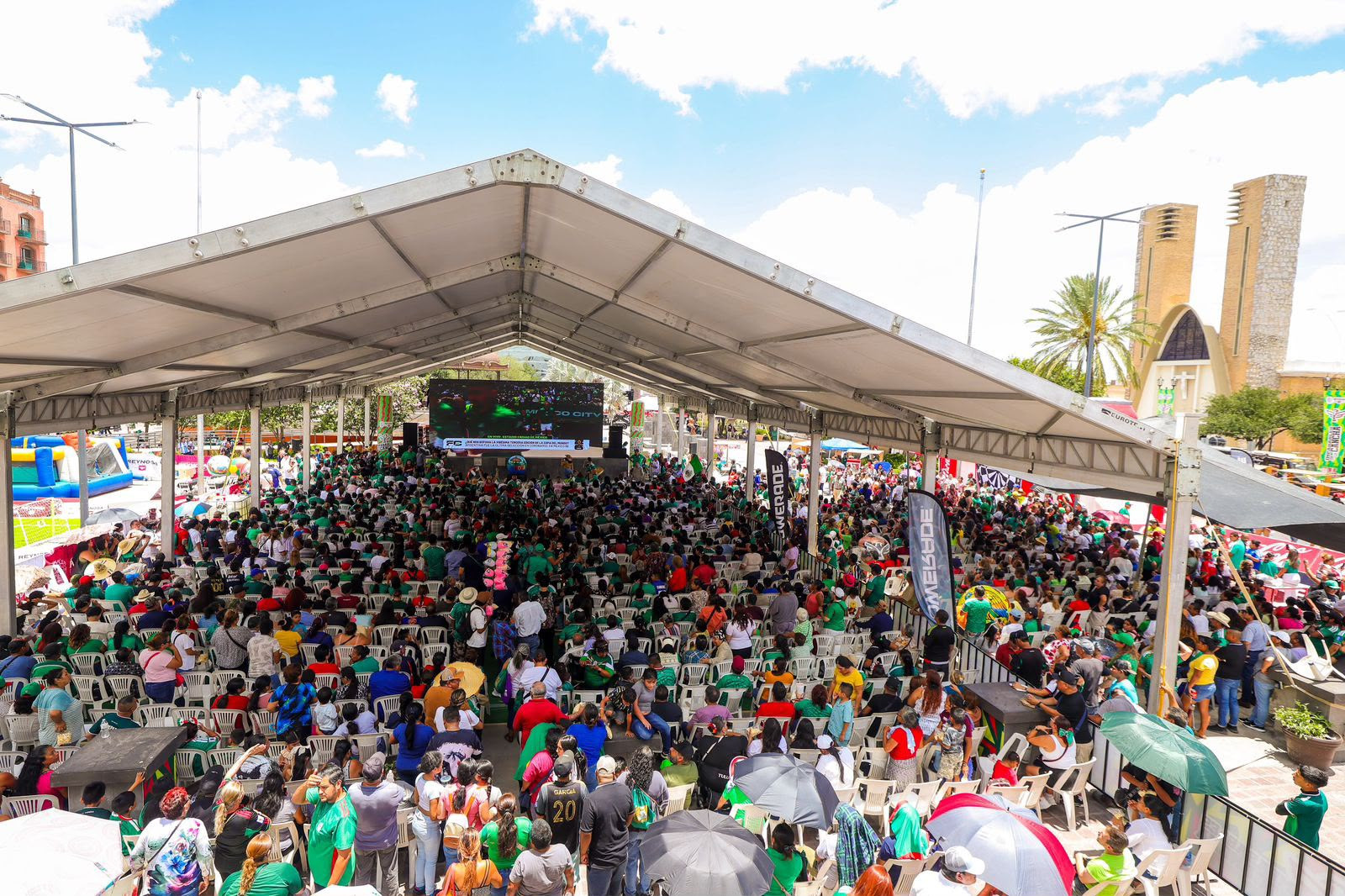 Compartieron emociones del Mundial de Futbol familias reynosenses en la plaza Miguel Hidalgo