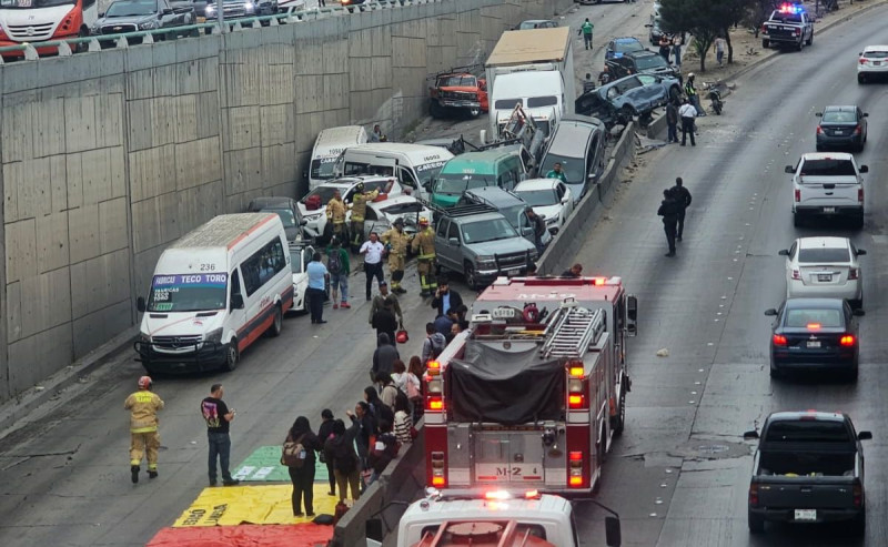 Tráiler provoca carambola de 34 vehículos en Tijuana; reportan 26 heridos