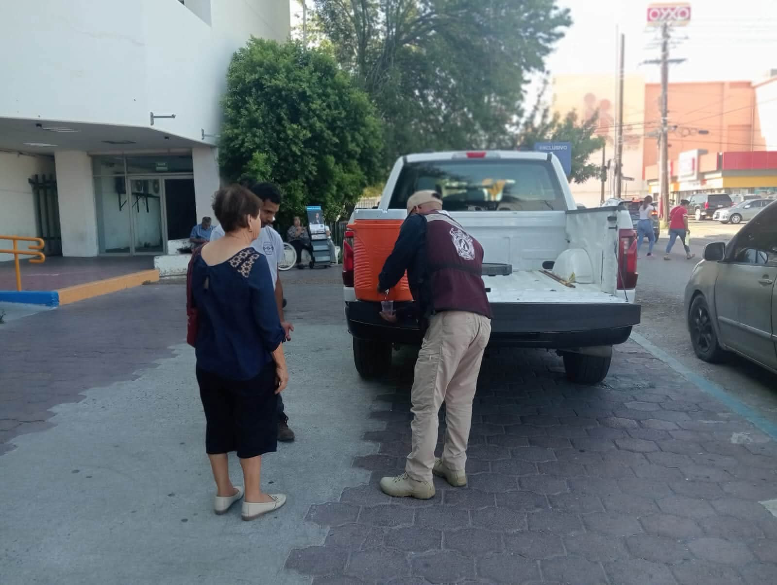 Mantienen puestos de hidratación ante altas temperaturas