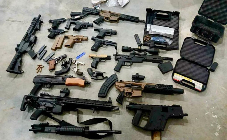EU decomisa 138 armas que serían traficadas a México