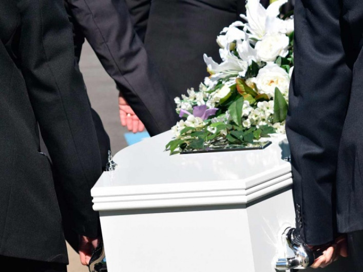 Hombre es liberado de la cárcel por pandemia y asesina a su hija