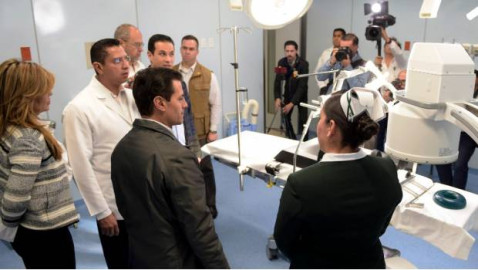 IMSS Coahula extirpa tumor de cara a mujer