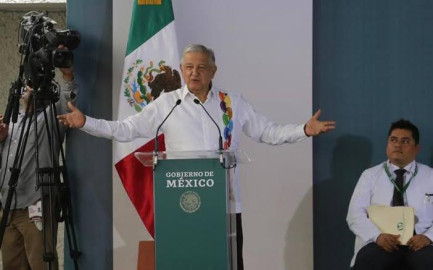 Salud se recibió hecha un "adorno": AMLO