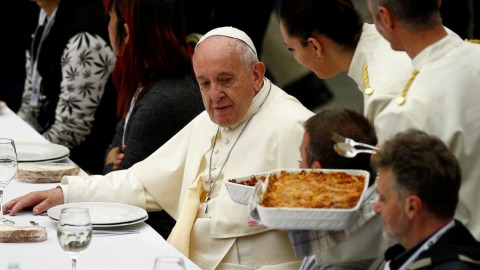 El Papa ofrece almuerzo a pobres e indigentes
