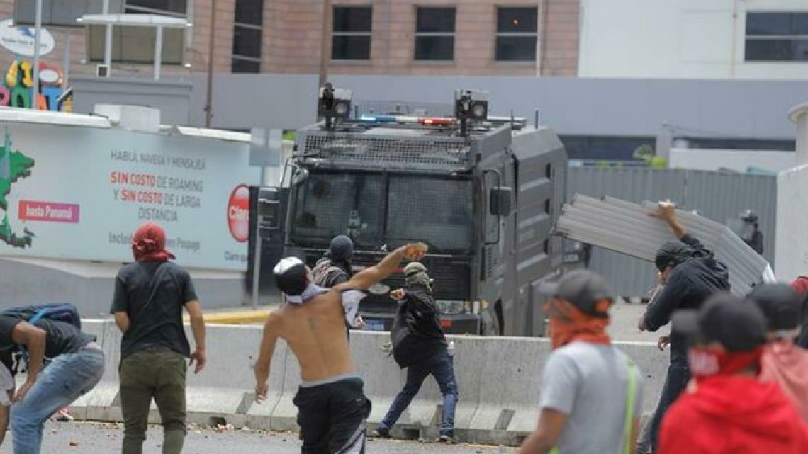 Jornada de protestas violentas en Honduras contra la privatización