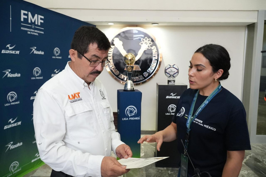 Recibe el rector Dámaso Anaya el Tour del Trofeo de la Liga Premier Mx