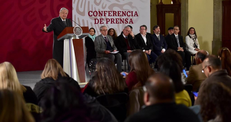 Propuestas de medios, corrupción, esto y más en conferencia matutina de AMLO