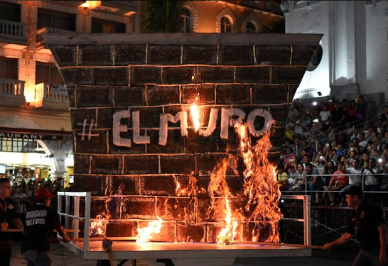 Inicia Carnaval de Veracruz con la quema de 'El Muro'