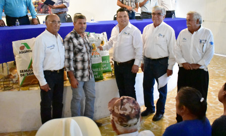 Gobierno de Tamaulipas entrega 11.9 tons. de semilla certificada a productores de SLM y Casas