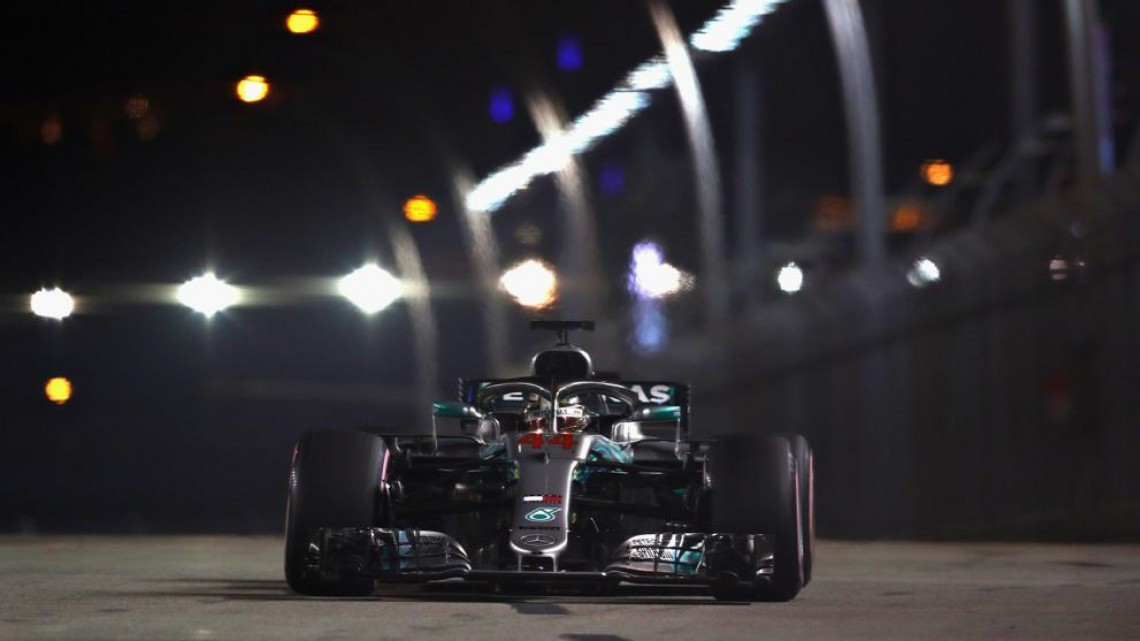 Lewis Hamilton conquista el GP de Singapur, Checo Pérez termina en la posición dieciséis 