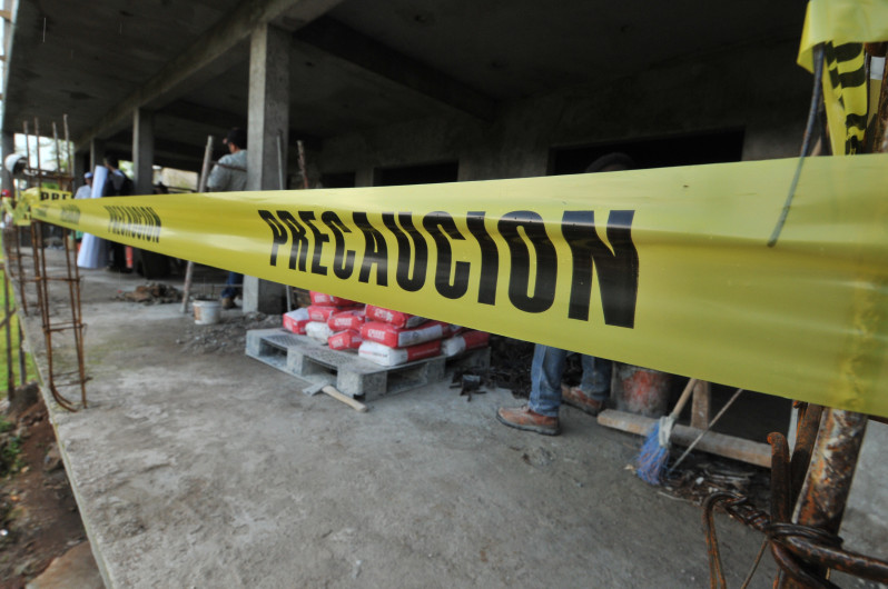Clausura Gobierno del Estado edificio habitacional irregular en "El Cielo"