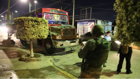 Sujetos armados disparan contra desplazados y reporteros en Guerrero