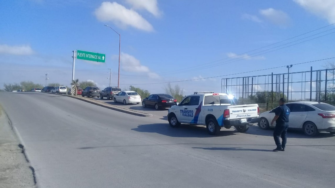 Auxilia Tránsito a conductores en accesos al Puente Internacional Reynosa-Hidalgo