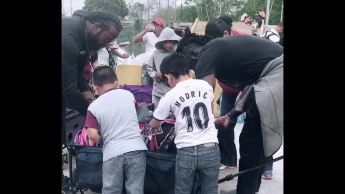 Josh Norman y Demario Davis brindan ayuda a migrantes en Matamoros