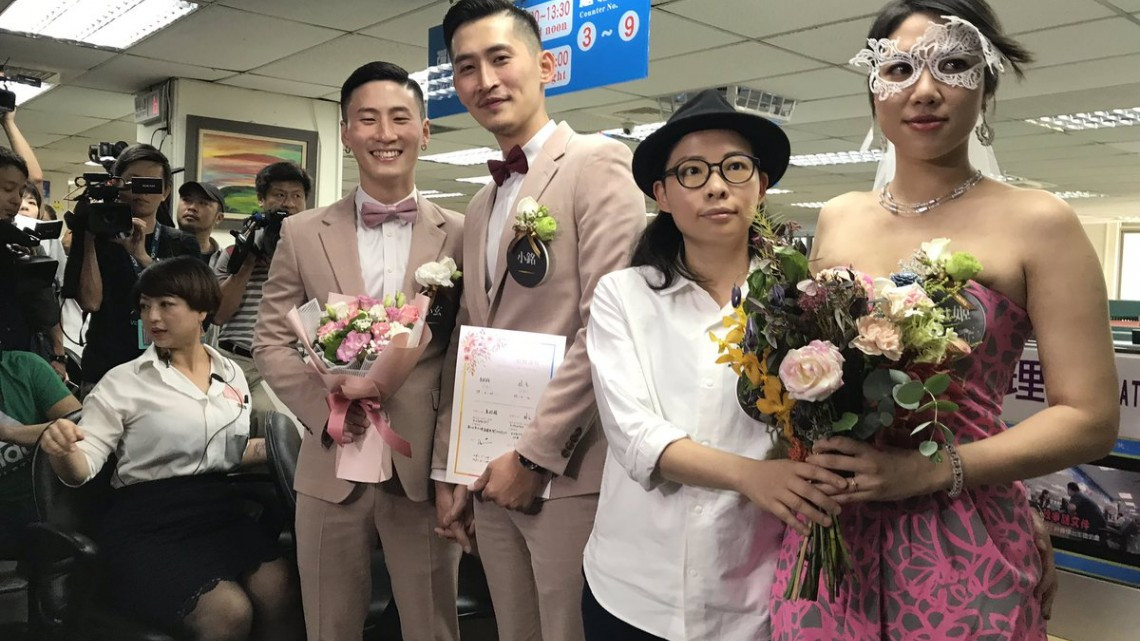 Taiwán celebra las primeras bodas entre parejas del mismo sexo