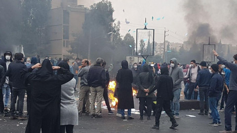Protestas antigubernamentales en Irán deja al menos 90 muertos 