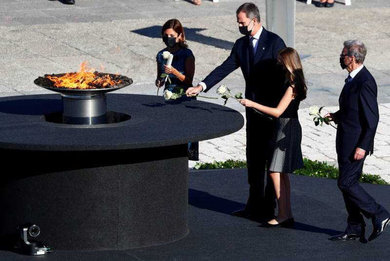 Homenajean a víctimas de COVID-19 en España